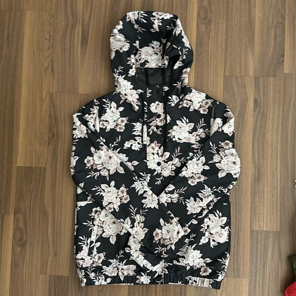 Volcom water resistant lightweight zip up front pocket jacket